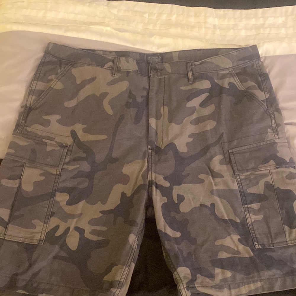 Levi’s mens cargo shorts size 42w